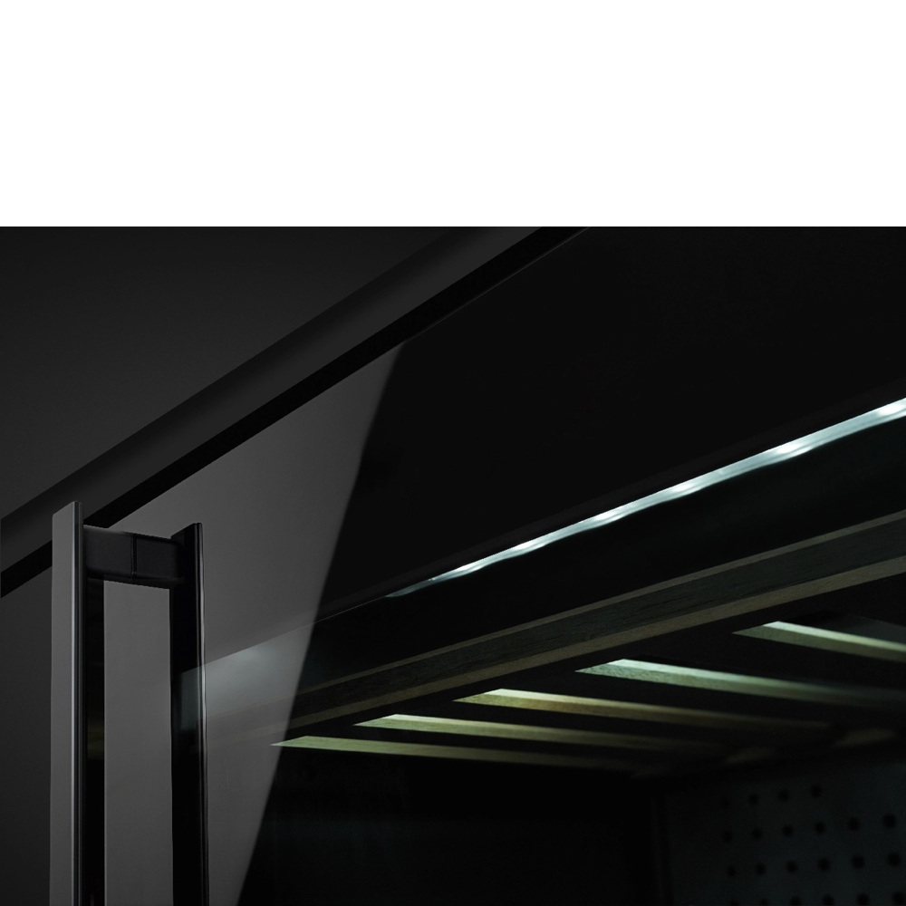 SMEG CVI638RN3 Холодильный шкаф для вина встраиваемый, высота 82 см, петли справа, черное стекло.